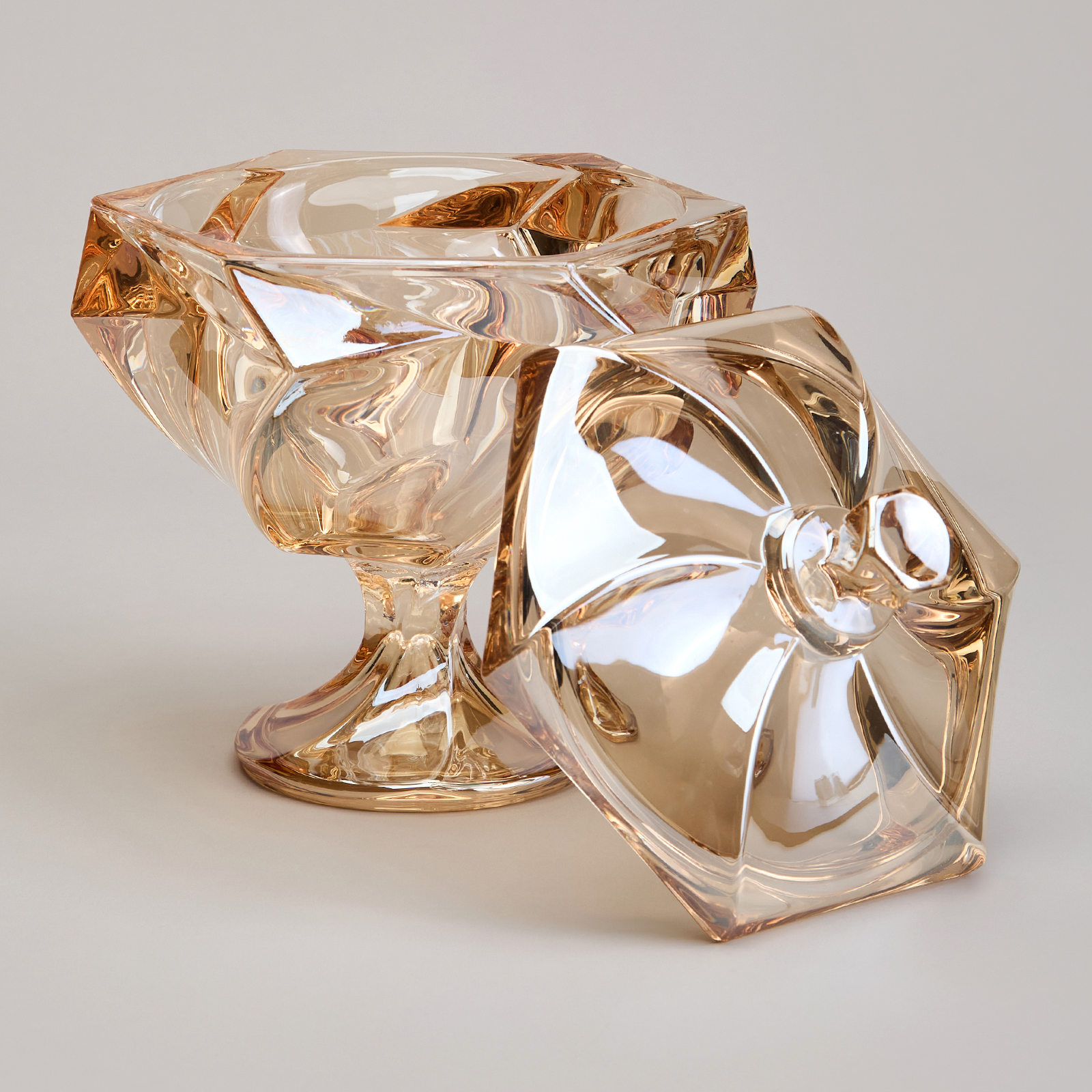 БЛЮДО С КРЫШКОЙ НА НОЖКЕ, BOHEMA, AMBER ДИАМЕТР=17 СМ ВЫСОТА=15, 5 СМ