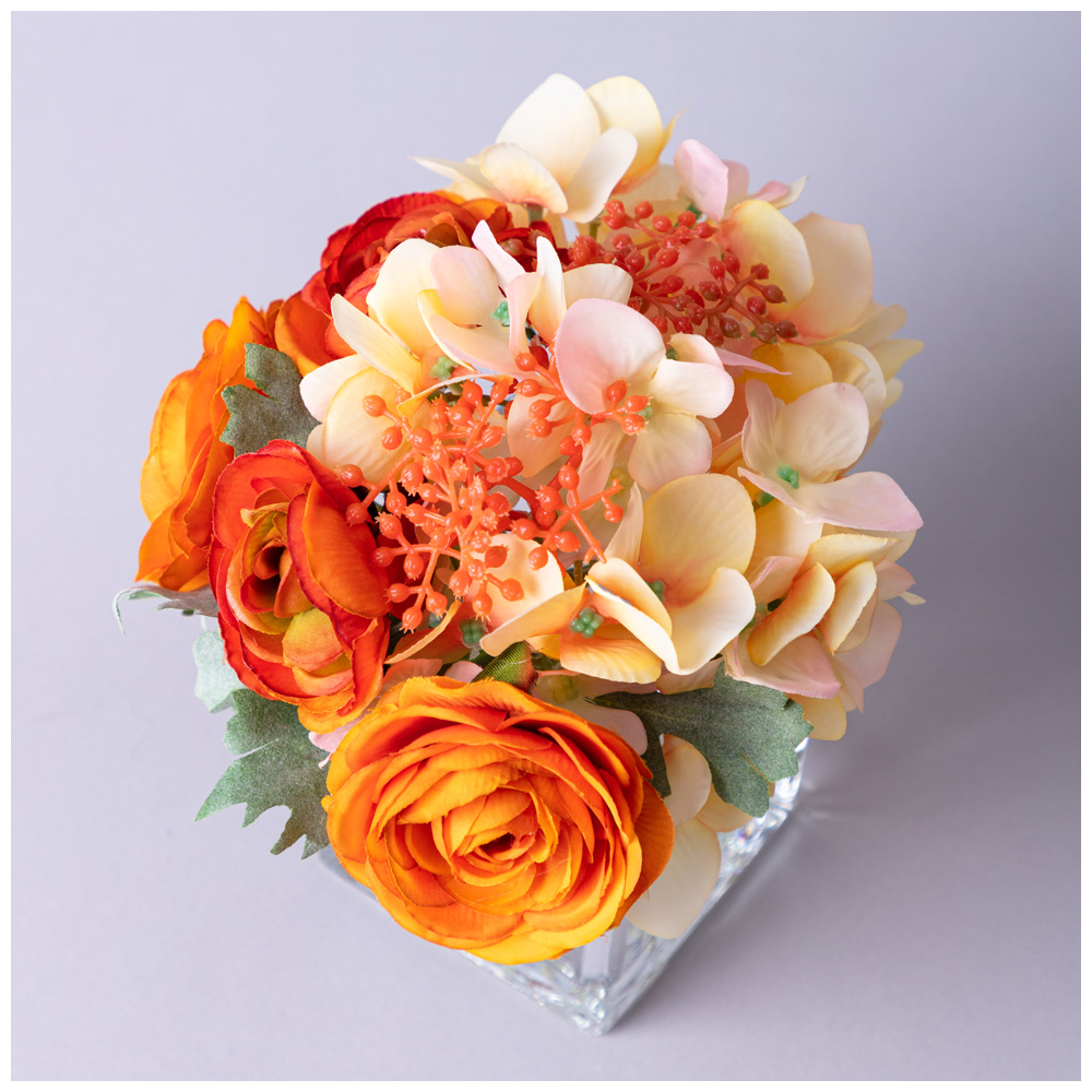 БУКЕТ ИСКУССТВЕННЫХ ЦВЕТОВ В КВАДРАТНОЙ ВАЗЕ ВЫСОТА= 16СМ, МАЛ=8ШТ./КОР=24ШТ.